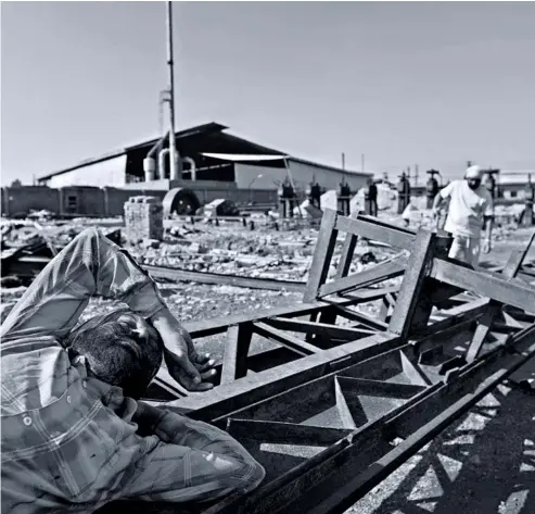  ?? Photograph by CHANDRADEE­P KUMAR ?? WORKERS DISMANTLE APS INTERNATIO­NAL, A STEEL ROLLING MILL IN MANDI GOBINDGARH