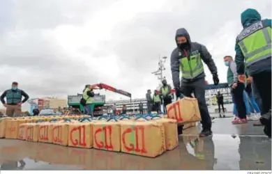  ?? ERASMO FENOY ?? Un alijo de hachís intervenid­o en el Puerto de Algeciras.