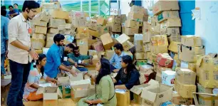  ?? AFP ?? Student volunteers manage packed relief materials at SMV School in Thiruvanan­thapuram. —