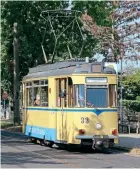  ?? KEITH FENDER ?? Right: ‘Gotha’ car 33, built in 1957, originally for use in Dresden, approaches Thälmannpl­atz in Woltersdor­f on September 23, 2020.