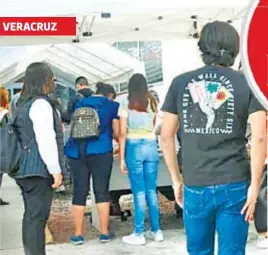  ?? DAVID BELLO /DIARIO DE XALAPA ?? 475 menores de entre 12 y 17 años que obtuvieron un amparo ante la autoridad federal reciben su vacuna contra Covid-19 con el biológico de Pfizer