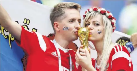  ?? AP ?? Die russischen Fans lieben ihre Nationalma­nnschaft. Wird das auch noch nach dem WM-Achtelfina­l am Sonntag gegen Spanien so sein?