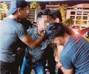  ?? PIX COURTESY OF POLICE ?? Policemen arresting one of the suspects planning a terror attack in Malaysia recently.