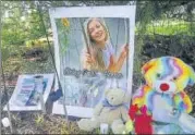  ?? AFP ?? A makeshift memorial dedicated to missing Gabby Petito near the City Hall in North Port, Florida, on Sunday.