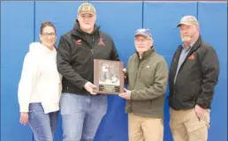  ?? Photo by Keith Reigel ?? Shawn (Cooper) Nystrom is presented a plaque by Ed Sleeman. Pictured with Cooper is his Mother Melanie and Father Shawn Nystrom.