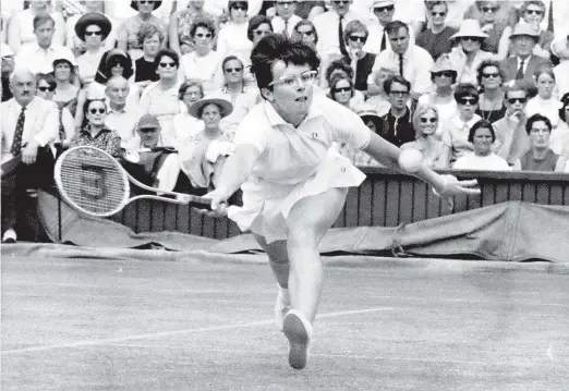  ??  ?? Billie Jean King im Jahr 1968 im All England Lawn Tennis and Croquet Club zu Wimbledon. Er war ihr Wohnzimmer.