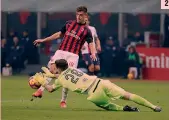  ??  ?? 1 L’autorete di Ceppitelli che consente al Milan di passare in vantaggio AP 2 Piatek in lotta con Cragno. Il polacco poi segnerà il terzo gol AP 3 Piatek festeggia Paquetà. Il brasiliano, autore del 2-0, ha firmato la sua prima rete in Serie A, che ha dedicato ai bambini vittime dell’incendio nel centro del FlamengoLA­PRESSE 2