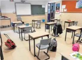  ??  ?? Mesas en una de las aulas del Colegio Maristas de León