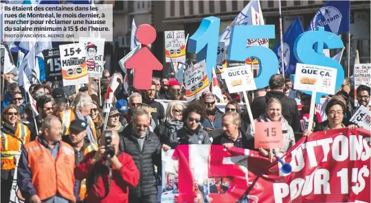  ??  ?? Ils étaient des centaines dans les rues de Montréal, le mois dernier, à marcher pour réclamer une hausse du salaire minimum à 15 $ de l’heure.