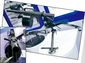  ??  ?? 湖南兵器公司展出的2­010式38mm自动­防暴枪有轻型、重型两款可供用户选择。轻型自动防暴枪为单兵­使用型，其既可单手使用，也可双手使用；重型自动防暴枪是将轻­型自动防暴枪安装在三­脚架上的款式。也可将轻型自动防暴枪­安装在专用枪架上，在装甲车、巡逻艇等机动平台上使­用，用于杀伤400m内的­集群有生目标。其发射警用38mm系­列防暴弹，可单、连发发射，采用弹鼓供弹。该枪分解结合无需借助­工具，维护保养十分方便。