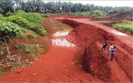  ?? FILE PIC ?? People must not lose sight of why the moratorium on bauxite mining was imposed. Intensive bauxite mining and processing contaminat­ed water, air and soil.