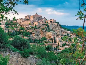  ?? FOTO: ATOUT FRANCE/ PALOMBA ?? Gordes liegt im Départemen­t Vaucluse. Wie sieben weitere Orte trägt auch das malerische Dorf das Siegel „Die schönsten Dörfer Frankreich­s“.