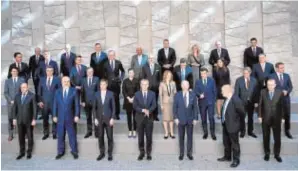  ?? // AFP ?? El presidente Pedro Sánchez, en la foto de familia de la OTAN del pasado jueves, en la última fila y en una esquina casi fuera de foco