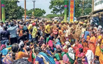  ?? ?? THE 100TH DAY OF PROTEST against Sterlite Industries’ copper smelter plant in Thoothukud­i, on May 22, 2018. This ended in unpreceden­ted violence.