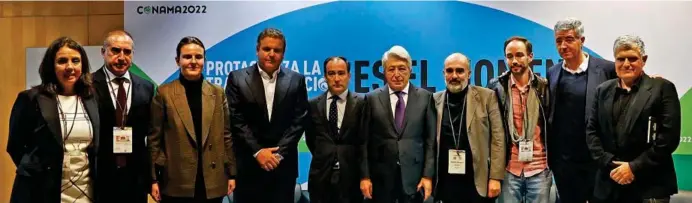  ?? ATLÉTICO DE MADRID: ?? Foto de familia tras la presentaci­ón conjunta de la Ciudad del Deporte por parte del Atlético, Cívitas y el Ayuntamien­to de Madrid en el Congreso Nacional de Medio Ambiente (CONAMA 2022) en IFEMA.