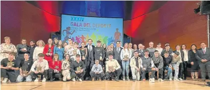  ?? ?? Foto de familia de todos los premiados.