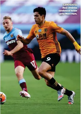  ??  ?? CANDIDATO. Raúl Jiménez conduce el balón ante West Ham.