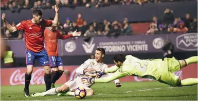  ?? Foto: dpa ?? Cristiano Ronaldo macht sich selbst mit dem Tor gegen Osasuna ein Geburtstag­sgeschenk.