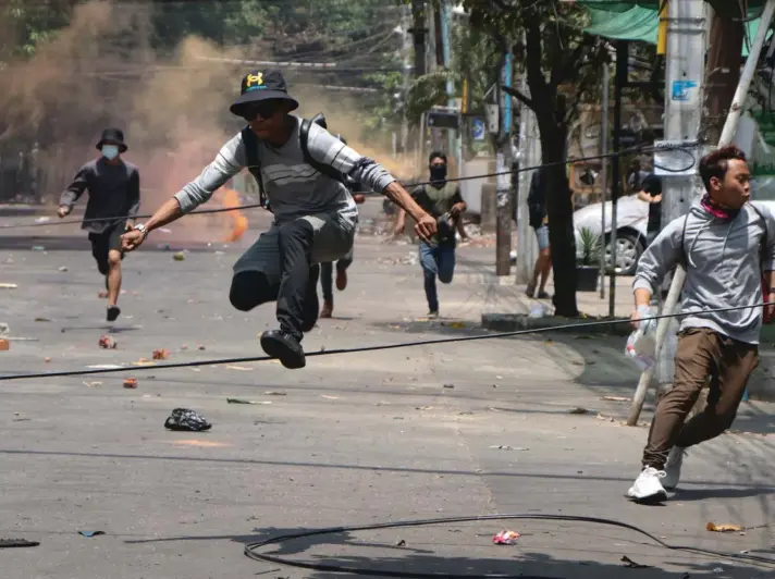  ??  ?? Anti-coup protesters run to avoid military forces during a demonstrat­ion in Yangon, Myanmar on Wednesday March 31, 2021. The Southeast Asian nation has been wracked by violence since the military ousted a civilian-led government on February 1 and began to forcibly put down protests. Photo: AP