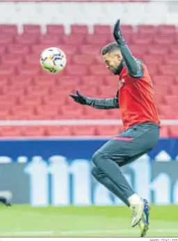  ?? ÁNGEL DÍAZ / EFE ?? Youssef En-Nesyri controla un balón en un entrenamie­nto.