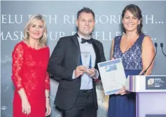  ??  ?? Entreprene­ur y Flwyddyn/Entreprene­ur of the Year: Sian Lloyd, Jay Ball, Datakom Ltd, Leanna Davies, Finance Wales Plc