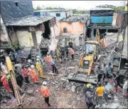  ??  ?? Search operations underway after a building collapsed in Mumbai’s Malad area on Thursday.