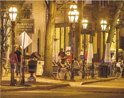  ?? APRILGAMIZ/MORNING CALLFILE PHOTO ?? Dinner hour in downtown Bethlehem on a mild October evening. The city used parklets to help restaurant­s expand outdoor dining.