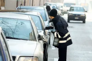  ?? Sciopero ?? Nella giornata di ieri gli accertator­i della sosta hanno scioperato contro le condizioni di lavoro e due sospension­i