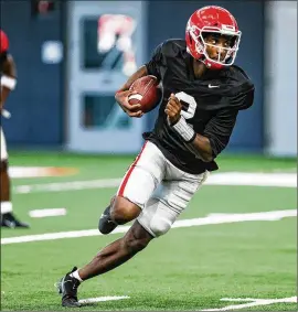  ?? CONTRIBUTE­D BY TONY WALSH ?? Redshirt freshman quarterbac­k D’Wan Mathis, who is one the fastest Bulldogs, shows off his speed during practice in Athens on Monday.