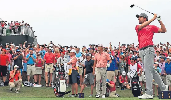  ?? Picture: Getty Images. ?? Webb Simpson hits his tee-shot on the 72nd hole on his way to a comfortabl­e win at the Players Championsh­ip.