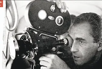  ?? AFP / Getty Images ?? What was he aiming at? “Blow-Up” director Michelange­lo Antonioni in an undated photo.