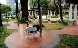  ?? PHOTOS BY MARICAR BRIZUELA ?? THENEW garden comes with an exercise machine, among other features.