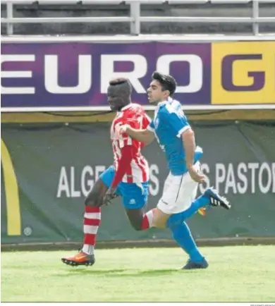  ?? ERASMO FENOY ?? José Carlos defiendo al Castilleja la pasada temporada en el Nuevo Mirador.