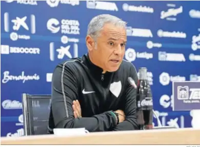  ?? MÁLAGA CF ?? Sergio Pellicer, durante la rueda de prensa.