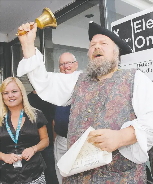  ?? ROBERT CHAULK / POSTMEDIA NEWS FILES ?? Town crier Bill Paul reads a proclamati­on in 2011 declaring the writ to form a new legislativ­e assembly.