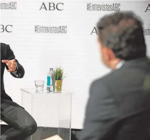  ?? JAIME GARCIA ?? El presidente de Vox, Santiago Abascal, durante la entrevista con el director de ABC
