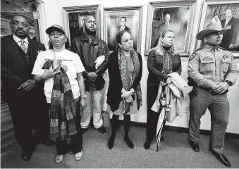  ?? Melissa Phillip / Staff photograph­er ?? People attend a Texas Southern University board of regents meeting earlier this month. The board has come under fire as it forced out President Austin Lane with little public explanatio­n.