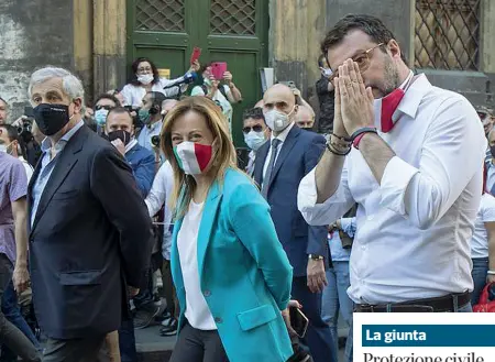 ??  ?? Da sinistra: Antonio Tajani, Giorgia Meloni e Matteo Salvini alla manifestaz­ione di protesta a Roma