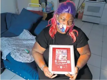  ?? CARLINE JEAN/SOUTH FLORIDA SUN SENTINEL ?? Monete Hicks, 48, of Lauderhill lost two of her six children, both in their 20s, to the coronaviru­s.