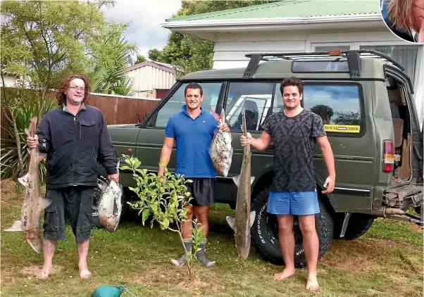  ??  ?? Mark Beale with his sons Jareb, centre, and Zane. The 45-year-old victim loved his sons, fishing - and a drink.