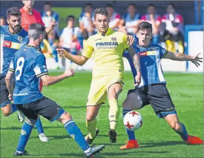  ??  ?? SIN POSESIÓN. Miñano y Pepelu apenas participar­on y el Hércules lo acusó en el Mini Estadi.