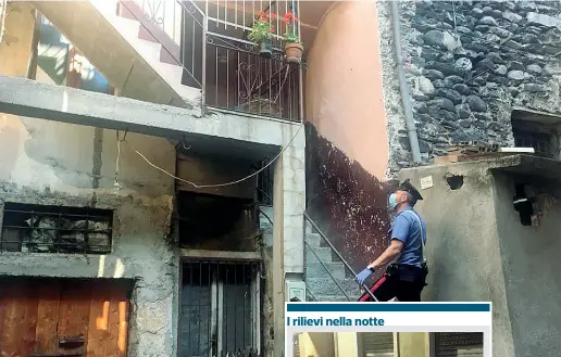  ?? (Foto Ansa) ?? Il luogo del delitto
La casa degradata di Esine dove si è sviluppata la lite tra i due uomini sfociata lunedì sera in un omicidio per futili motivi