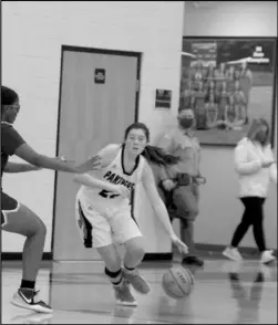  ?? Photo by Gerren Smith ?? Zoee Rednour sparked with 21 points to lead the Lady Panthers in victory against Foreman for district tournament hoops.