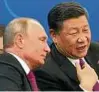  ??  ?? Russlands Präsident Putin und sein chinesisch­er Kollege Xi in Qingdao. Foto: Reuters