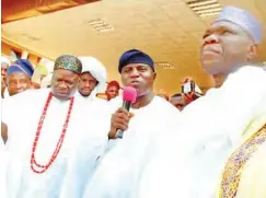  ??  ?? The Olofa of Offa, Oba Mufutau Gbadamosi, Okikiola Esuwoye II, flanked by the VC Summit University, Professor Hussien Oloyede speaking at the Olofa palace during donation a bus to the university by the President of NURTW, Alhaji Najim Yasin during one...