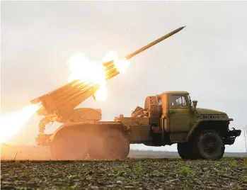  ?? ANATOLII STEPANOV/GETTY-AFP ?? A rocket launcher fires toward Russian troop positions Sunday near Bakhmut, Ukraine.