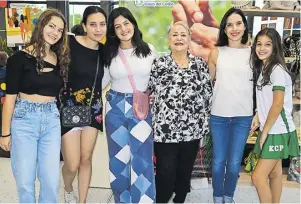  ?? ?? Ana Isabel Restrepo, Beatriz Pacheco, Gabriella Álvarez, Elvira Puccini, Fiorella De la Espriella y Manuela Álvarez.