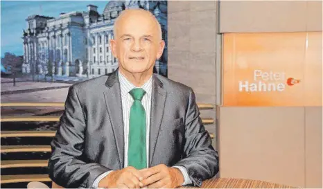  ?? FOTO: PRIVAT ?? Jahrelang war Peter Hahne das Gesicht des ZDF, nun schreibt er Bücher über seine Zeit in Berlin.