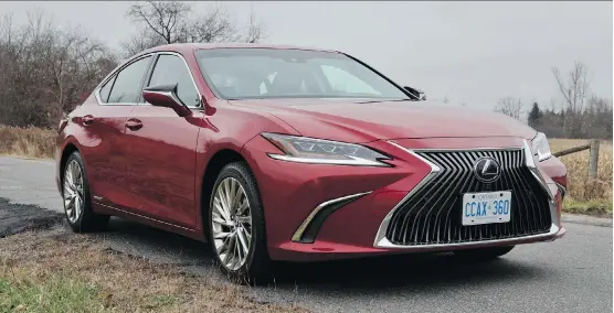  ?? PHOTOS: JIL MCINTOSH ?? The redesigned 2019 Lexus ES 300h is roomy, comfortabl­e and quiet. Lexus has combined high-tech hybrid efficiency with old-school luxury.