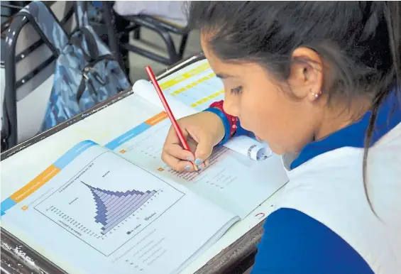  ?? TÉLAM ?? Con mejores resultados. Ahora los chicos repiten menos en la primaria y tienen mejores desempeños en las evaluacion­es nacionales.